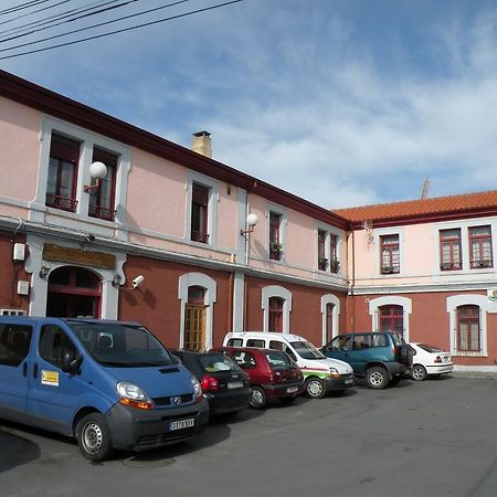 Albergue La Estacion Лянес Екстериор снимка