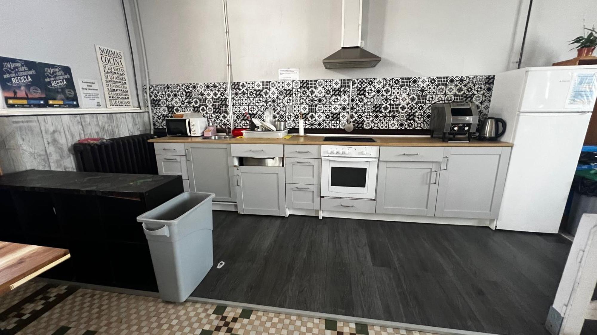 Albergue La Estacion Лянес Екстериор снимка