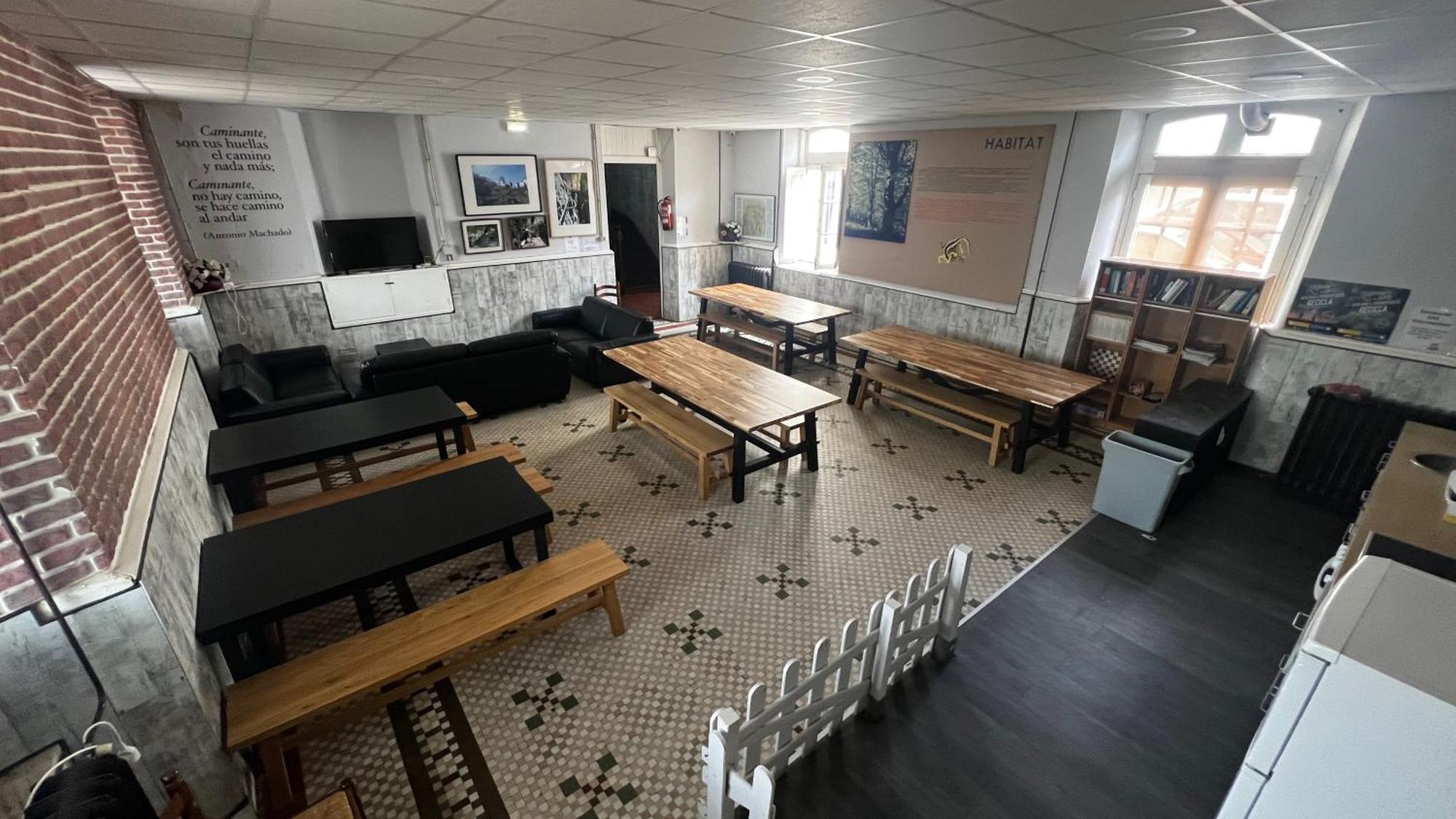 Albergue La Estacion Лянес Екстериор снимка