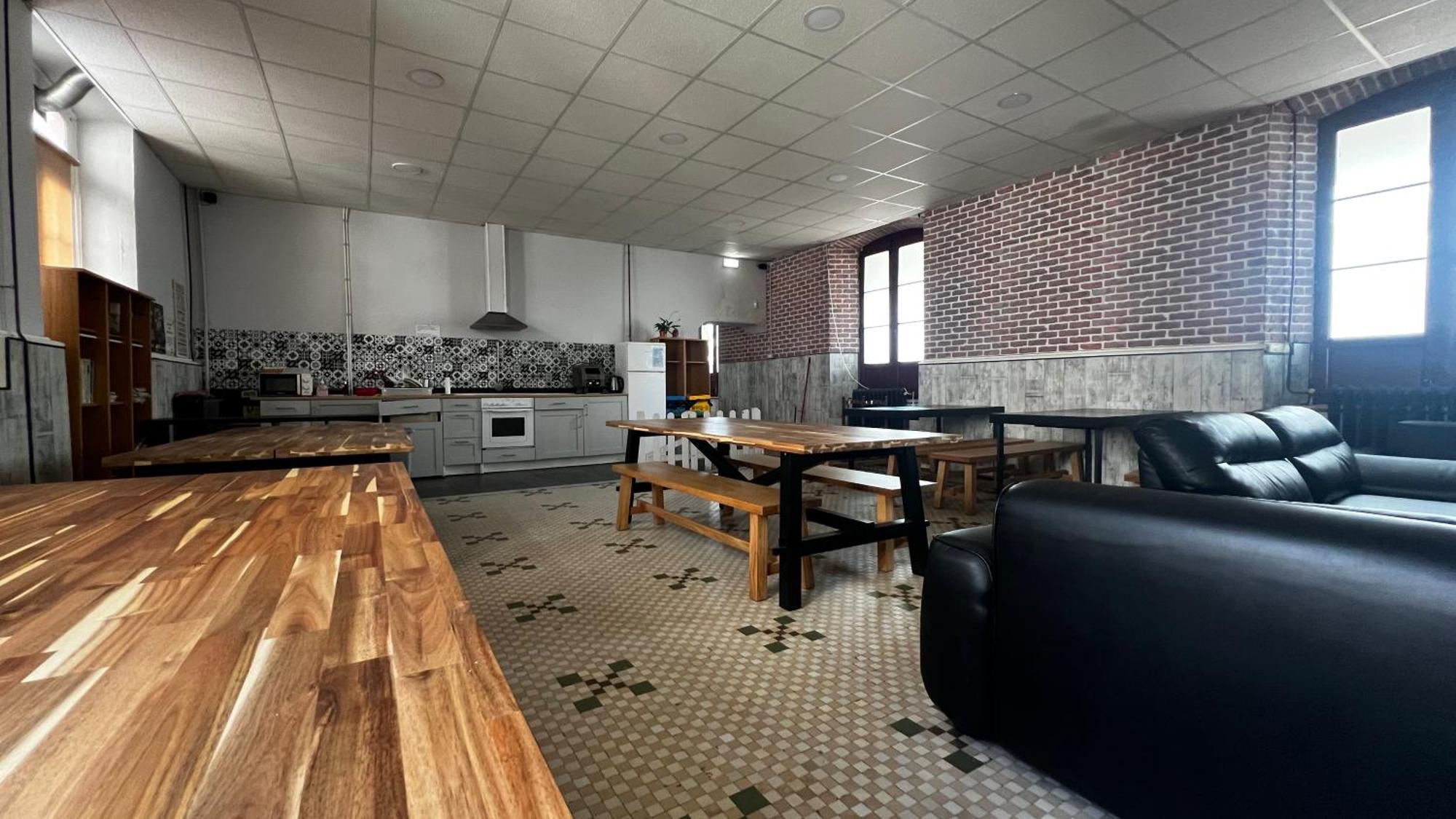 Albergue La Estacion Лянес Екстериор снимка