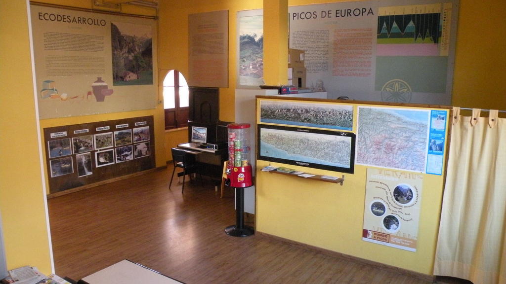 Albergue La Estacion Лянес Екстериор снимка