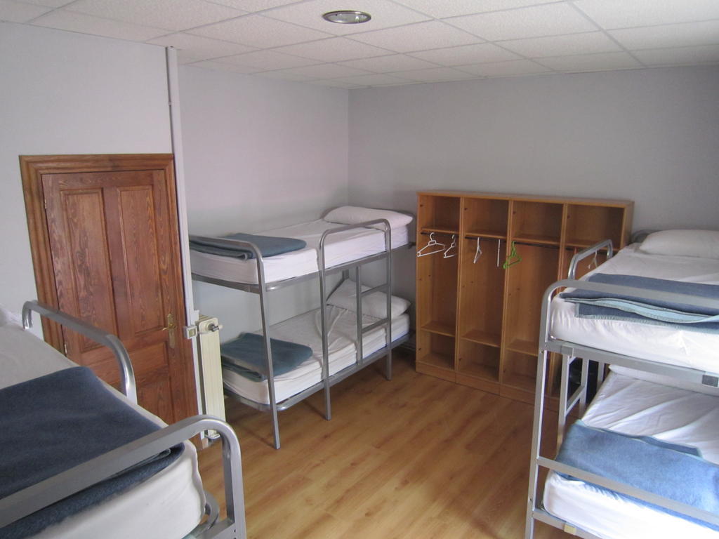 Albergue La Estacion Лянес Стая снимка