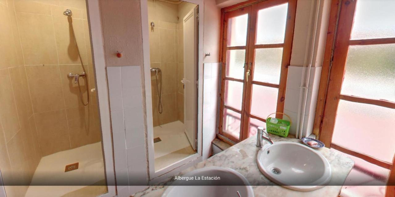 Albergue La Estacion Лянес Екстериор снимка